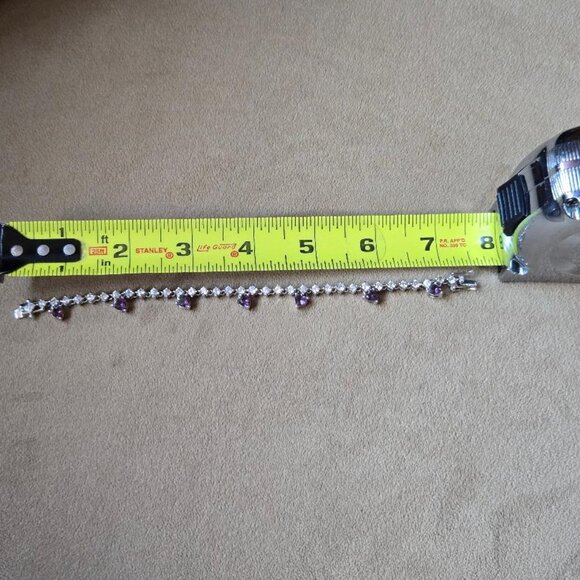 Beautiful sparkly bracelet with dangling purple hearts - Picture 5 of 5